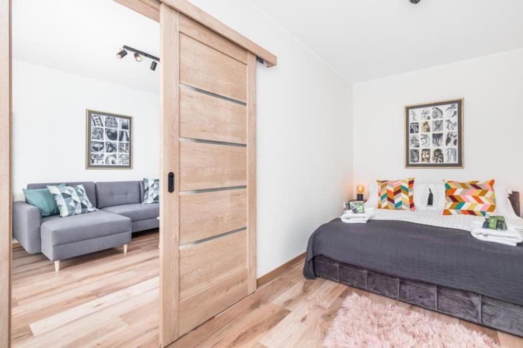 Modern Riverside Apartment With Free Parking Space Stettin Eksteriør billede