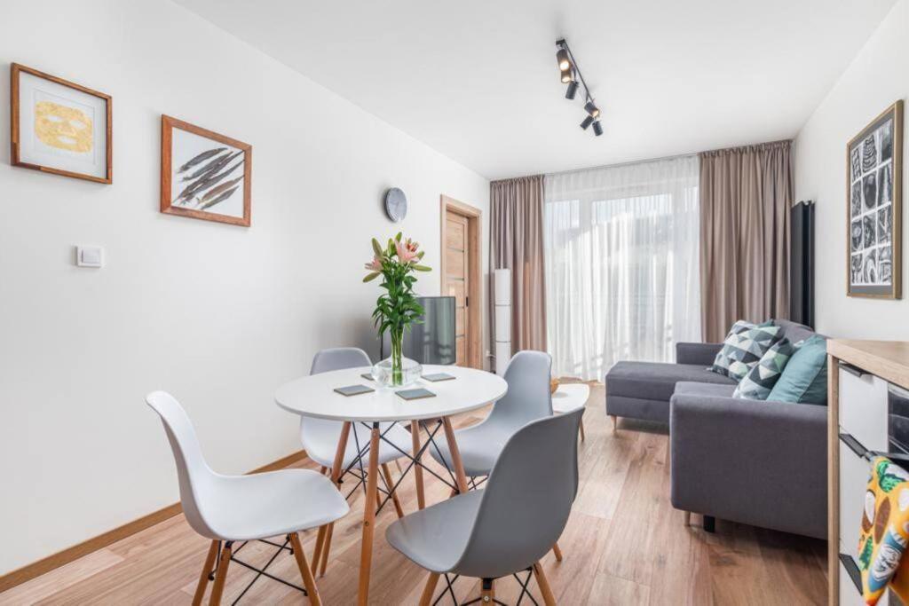 Modern Riverside Apartment With Free Parking Space Stettin Eksteriør billede