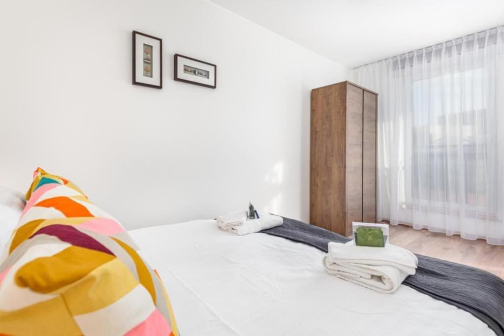 Modern Riverside Apartment With Free Parking Space Stettin Eksteriør billede